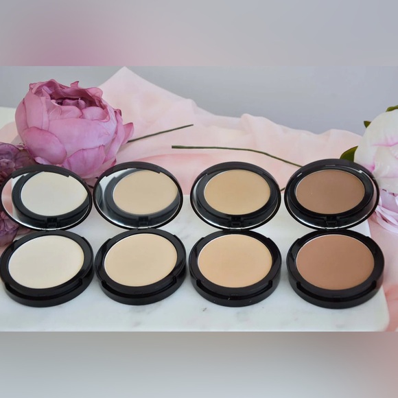 MANNA KADAR COSMETICS | Flawless Finish Dual Powder in C2 - Picture 4 of 7